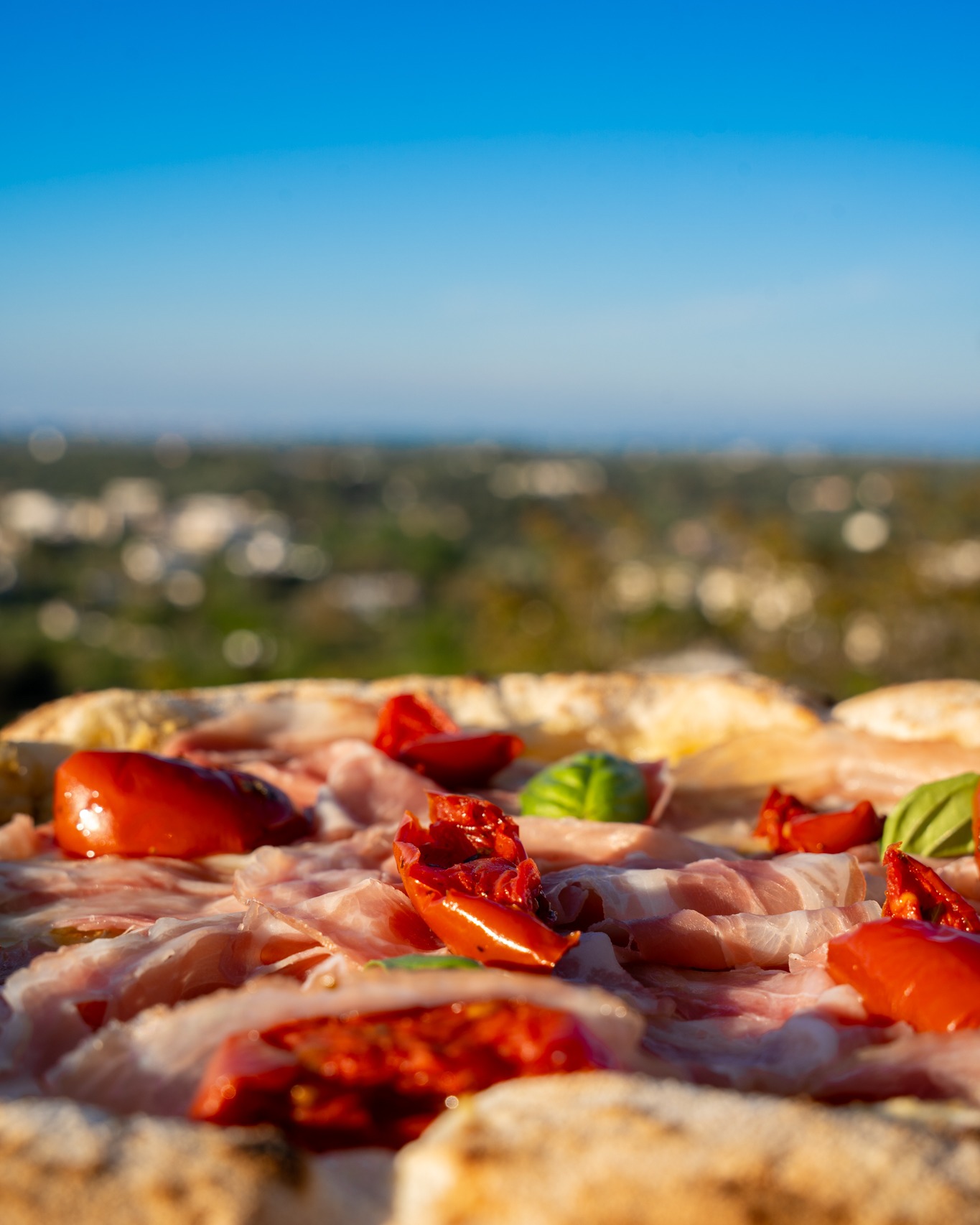 Sala della Pizzeria Base Margherita a Ceglie Messapica